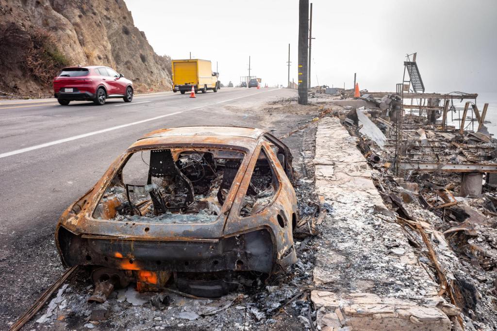 Traffic along PCH again flows in fire-ravaged Palisades area; some residents say it’s too soon – San Bernardino Sun