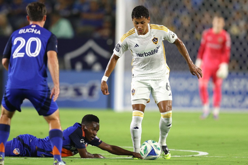 Galaxy looking to add Campeones Cup trophy in a disappointing season