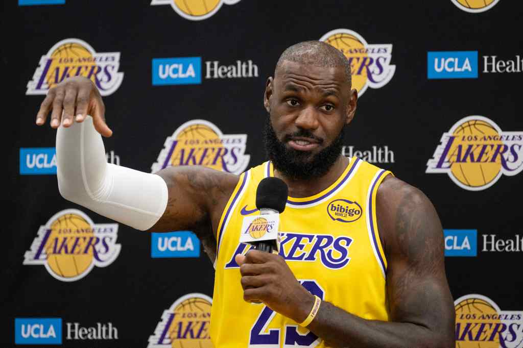 LeBron James (glute) out to begin Lakers’ training camp, eyes longer ramp up