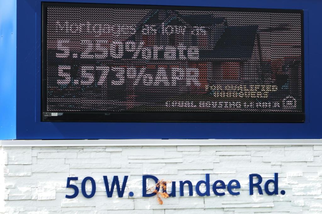 Average rate on mortgage edges higher after declining 4 weeks in a row