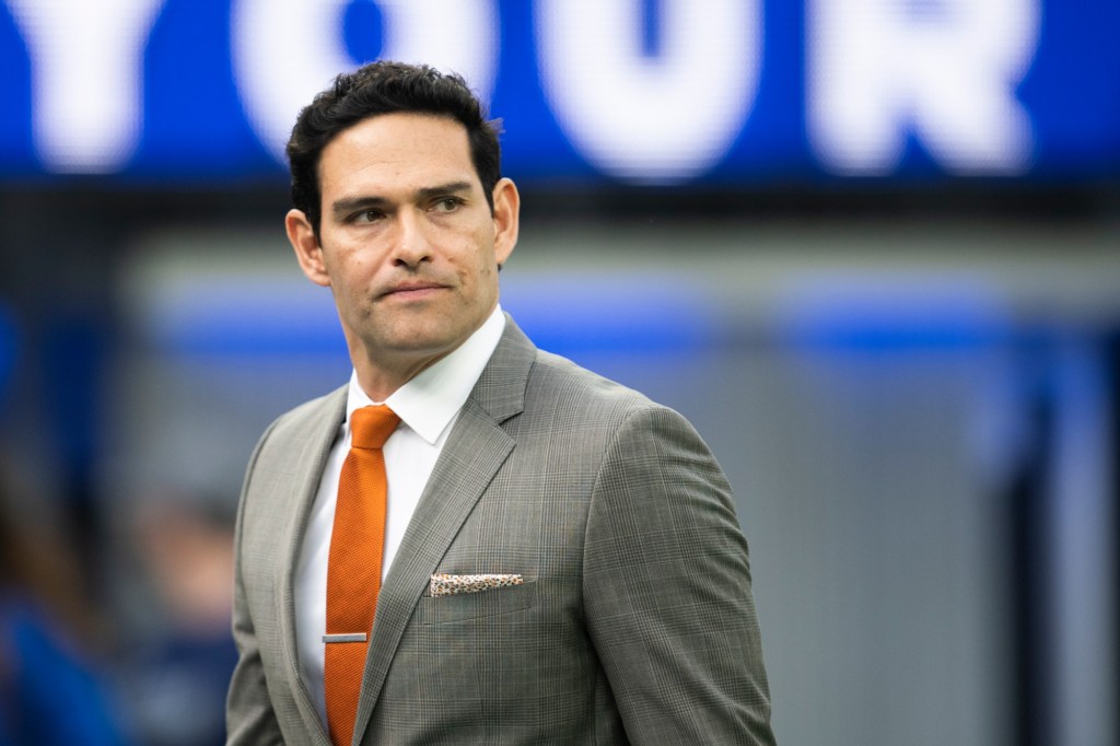 NFL analyst, former USC QB Mark Sanchez arrested at hospital in Indianapolis after being stabbed – San Bernardino Sun