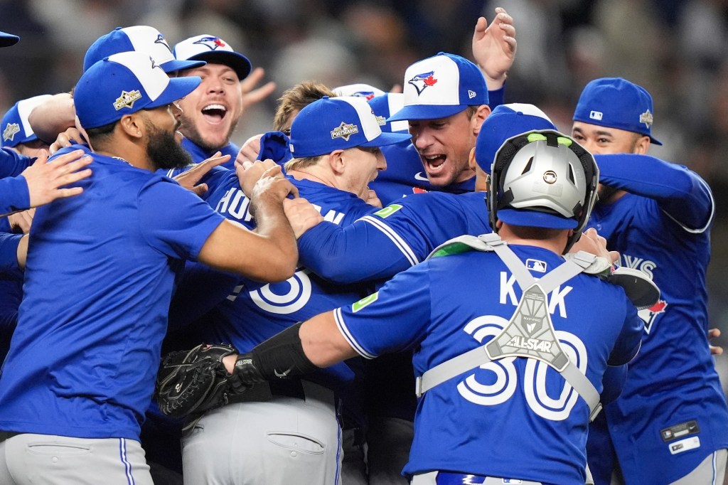 Blue Jays beat Yankees in Game 4 to reach their 1st ALCS since 2016 – San Bernardino Sun