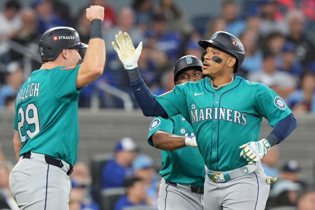 Mariners homer their way past Blue Jays for 2-0 series lead – San Bernardino Sun