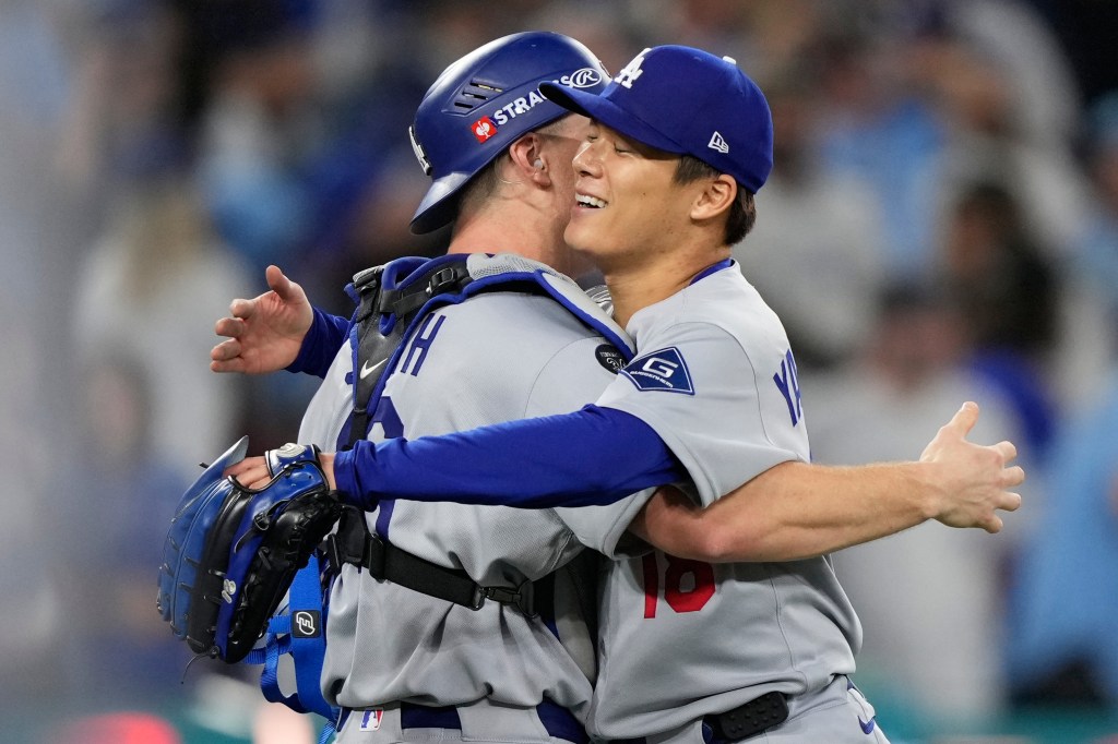 Dodgers’ Yoshinobu Yamamoto tosses CG gem in Game 2 to even World Series