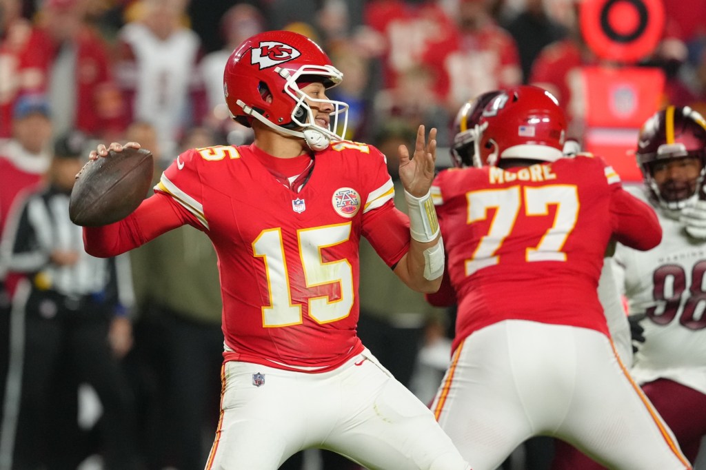 Mahomes, Hunt help surging Chiefs dominate Commanders – San Bernardino Sun