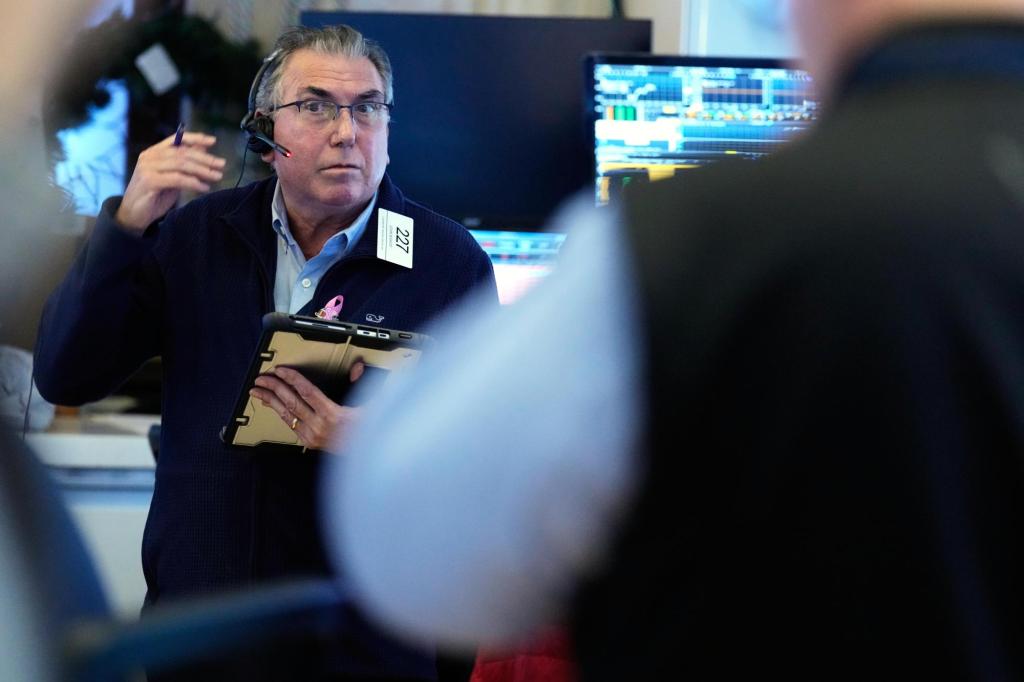 US stocks hang near their records as tech keeps climbing