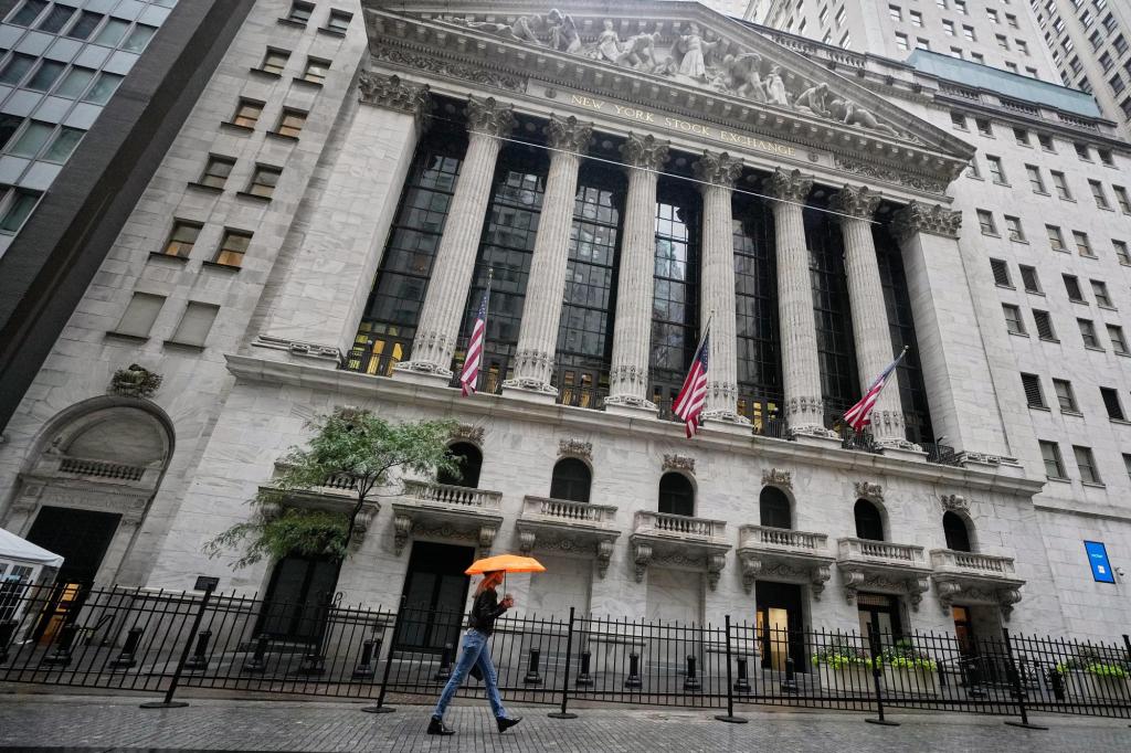 US stocks sink as Wall Street sees reacts to US-China relations