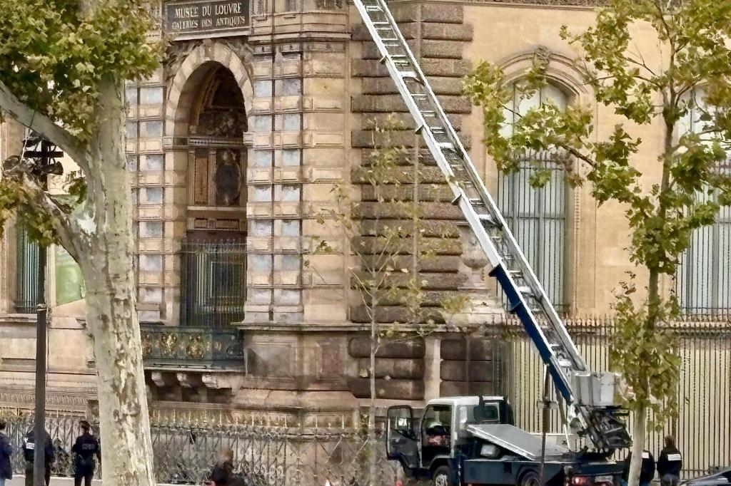 Thieves steal crown jewels in 4 minutes from Louvre Museum – San Bernardino Sun