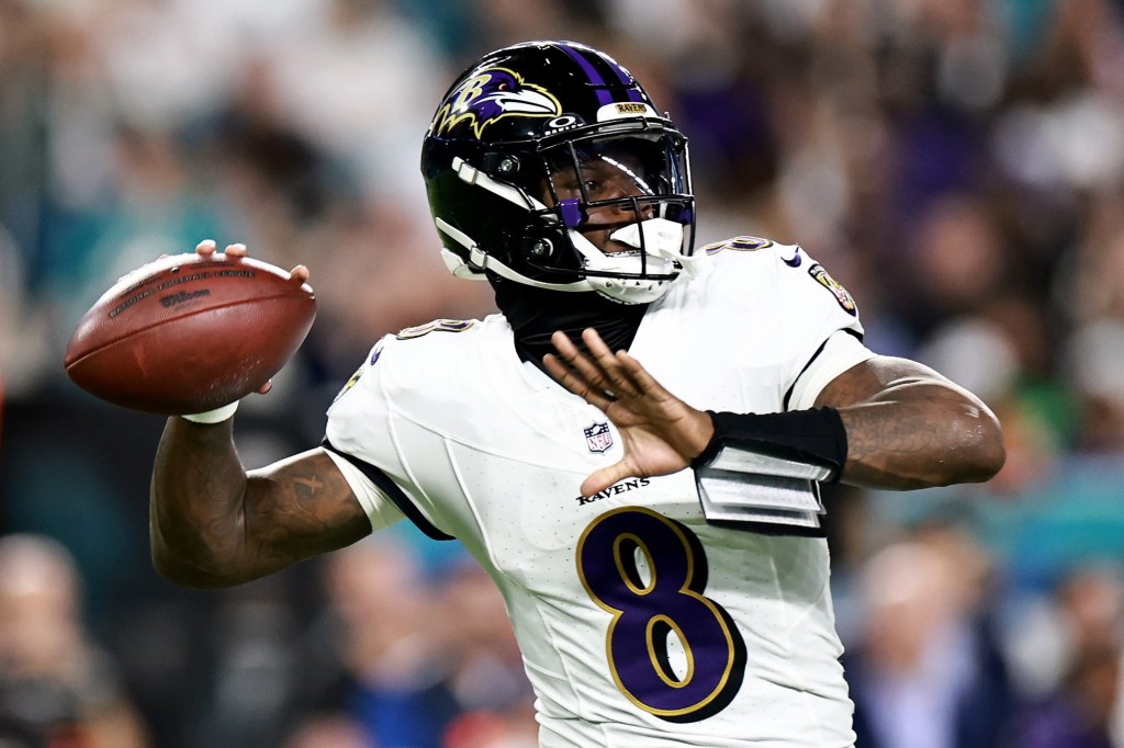 Lamar Jackson has 4 TD passes in return as Ravens rout Dolphins – San Bernardino Sun