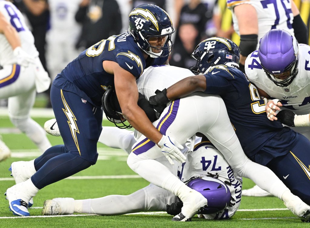 Chargers rout Vikings through the air and on the ground – San Bernardino Sun