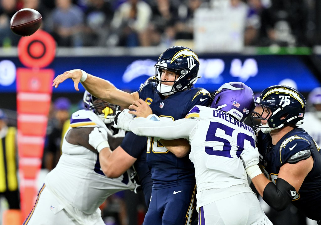 QB Justin Herbert shines in rebound win over Vikings – San Bernardino Sun