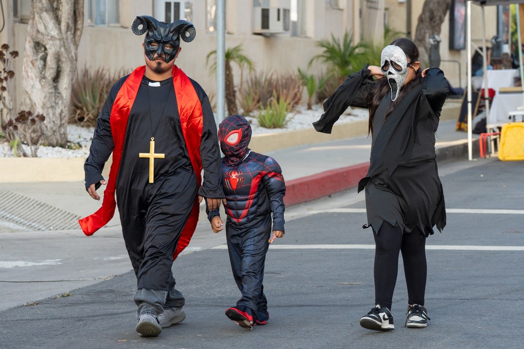 How to keep trick-or-treaters safe on Halloween – San Bernardino Sun