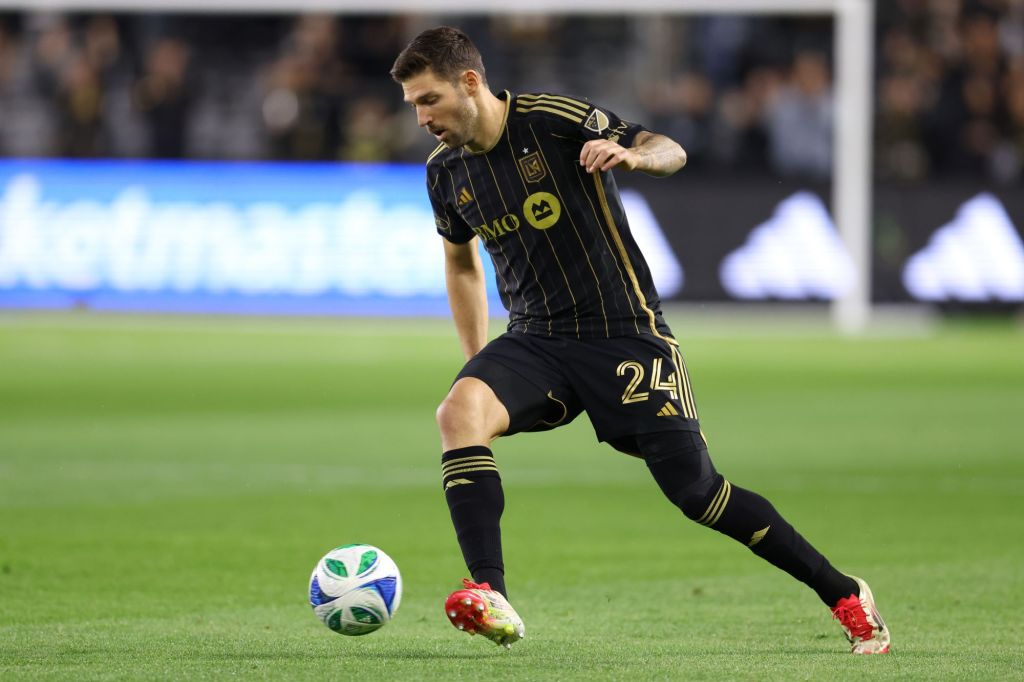 LAFC signs Ryan Hollingshead to contract extension – San Bernardino Sun