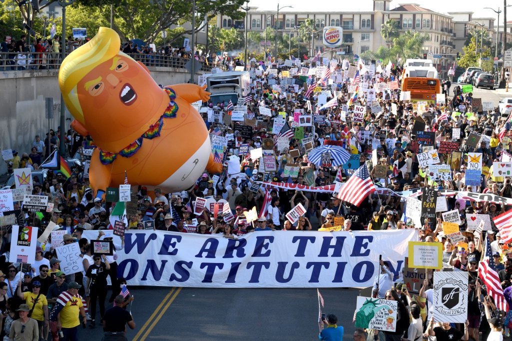 Thousands unite at ‘No Kings’ protests across Southern California – San Bernardino Sun