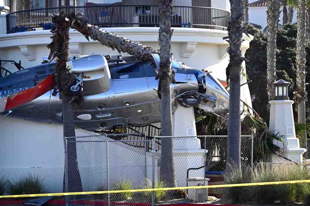 Helicopter pilot in Huntington Beach crash is famous for his daring stunts – San Bernardino Sun