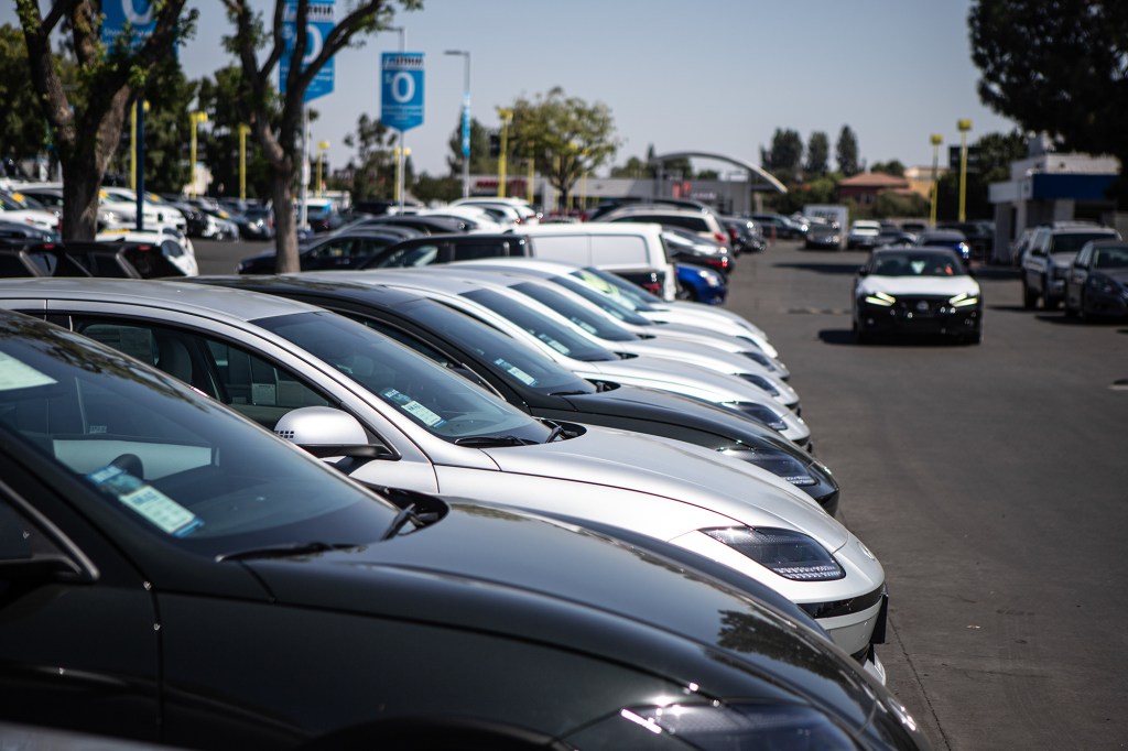 Newsom vetoes car dealer bill that would have hiked fees on buyers – San Bernardino Sun