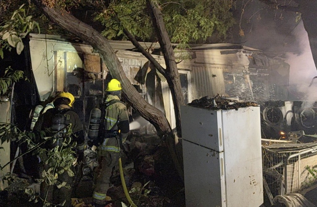 Woman, dog found dead in burning mobile home in Bloomington – San Bernardino Sun