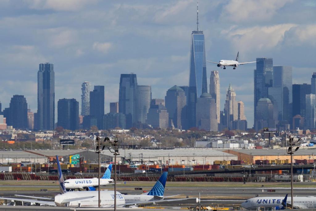 The FAA is slashing flights. Here’s what travelers can expect