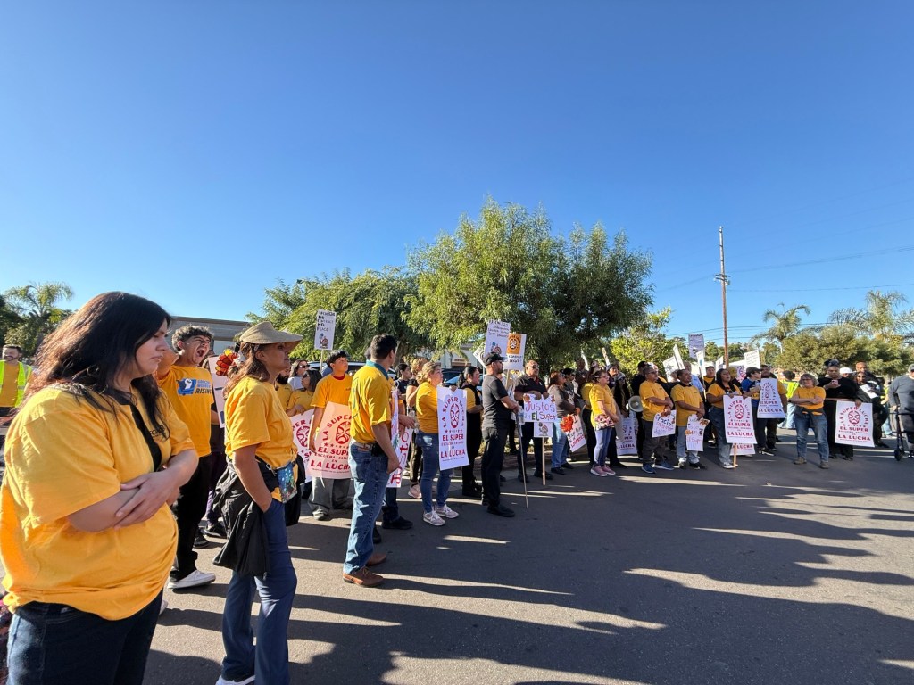 200 El Super union workers rally for protections from immigration raids – San Bernardino Sun
