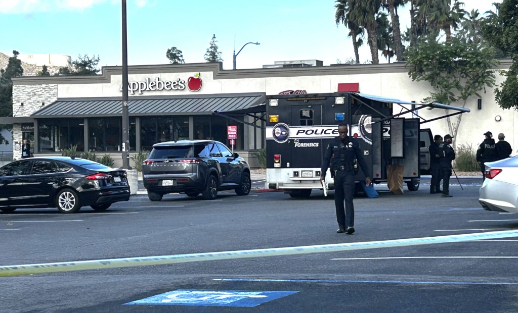 Man fatally shot by Corona officers twice approached them as they retreated, video shows – San Bernardino Sun