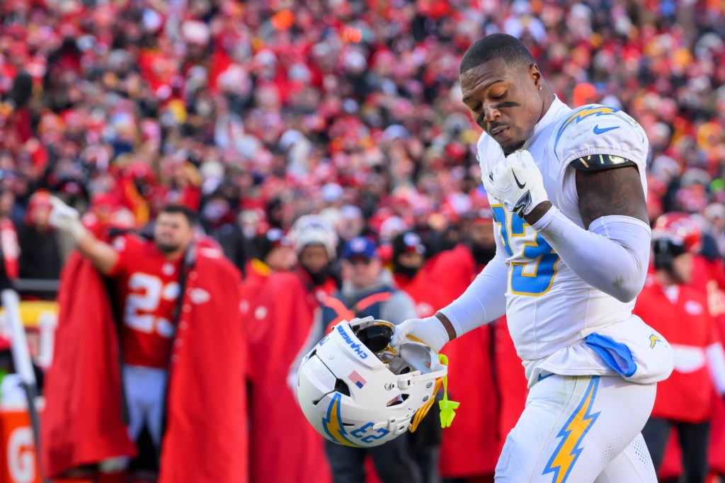 Chargers safety Tony Jefferson apologizes for making obscene gestures – San Bernardino Sun