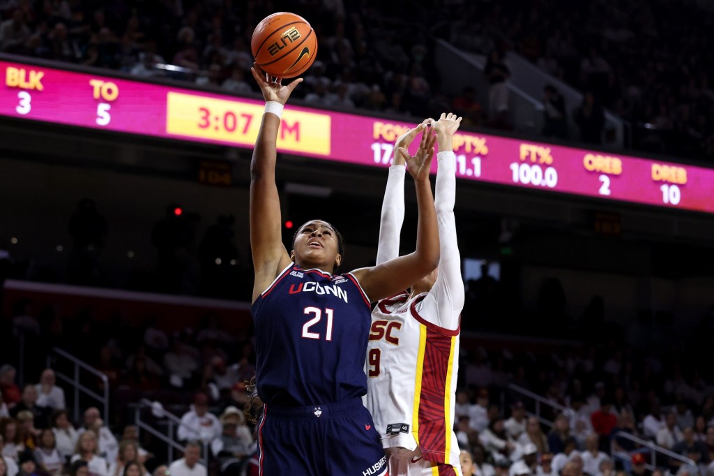 No. 16 USC women shredded by No. 1 UConn – San Bernardino Sun