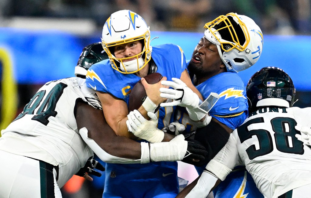 Chargers ‘superhero’ Justin Herbert sets the tone – San Bernardino Sun