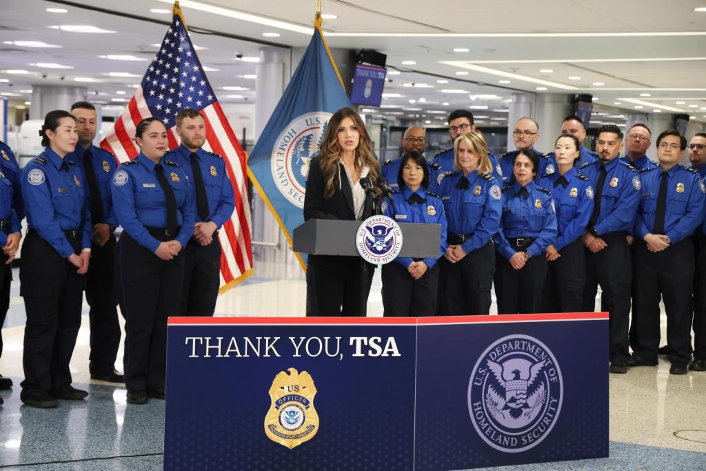 TSA renews push to end collective bargaining agreement for airport security screeners