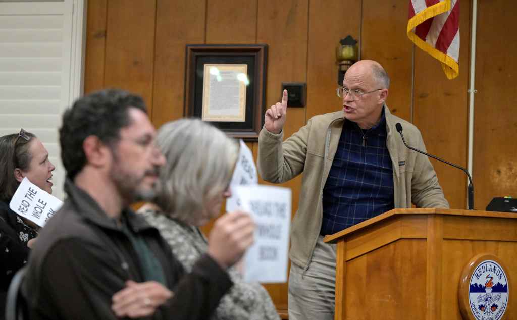 Redlands school board debates fate of two books challenged as explicit – San Bernardino Sun