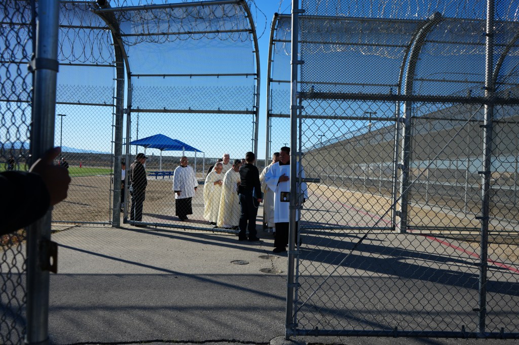 Catholic bishops hold Mass for Adelanto ICE detainees; say hundreds of thousands of parishioners pray for them – San Bernardino Sun