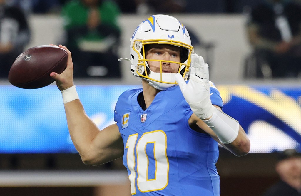 Chargers QB Justin Herbert limited in practice, but set to play vs. Chiefs – San Bernardino Sun